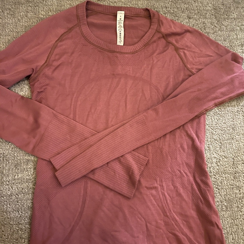Lululemon pink long sleeve swiftly tech size 6